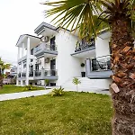 Maria Apartahotel